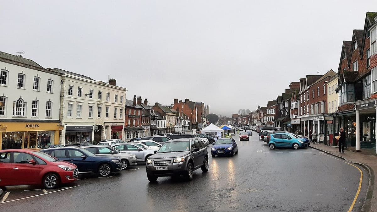 High Street, Marlborough, Wiltshire: shops and businesses that take card payments