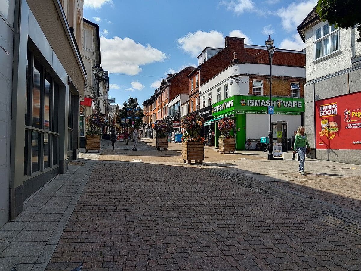 Union Street, Aldershot: shops and businesses that take card payments