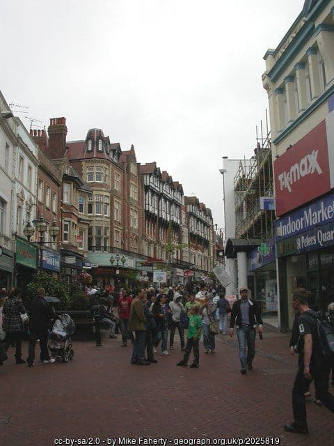 Old Christchurch Road, Bournemouth: shops and businesses that take card payments