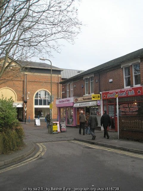 Shops in the High Street, Eastleigh: shops and businesses that take card payments