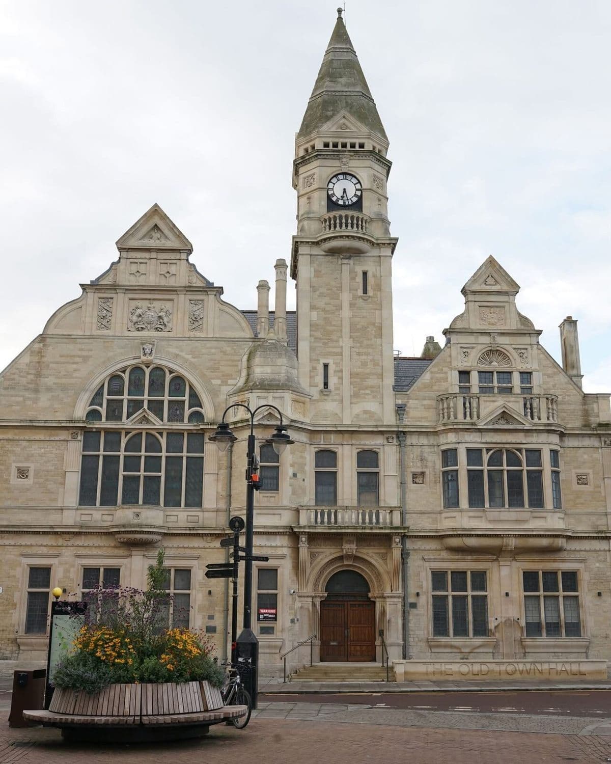 Old Town Hall, Trowbridge: shops and businesses that take card payments