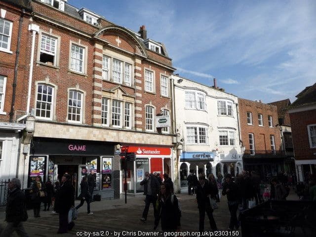High Street shops, Winchester: shops and businesses that take card payments
