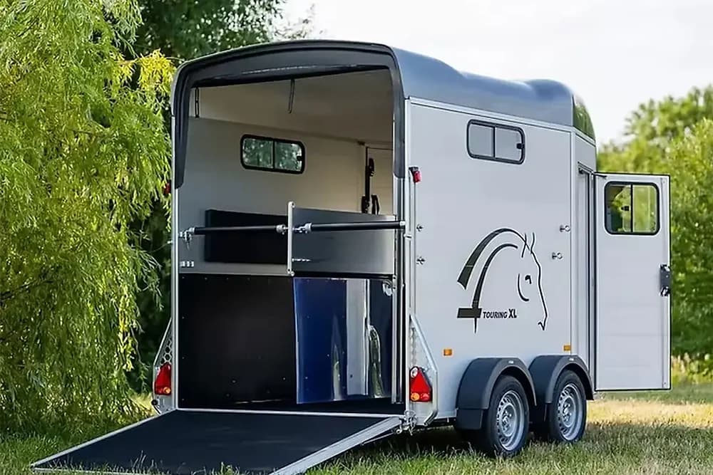Horse Trailer Towing: UK Law & Safety Explained for towing