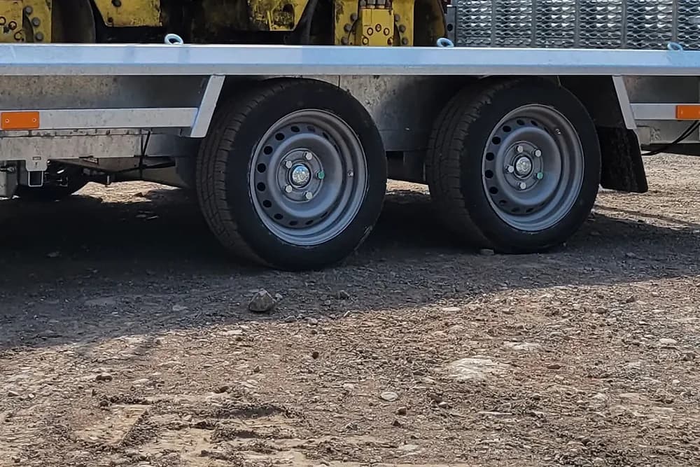 Single Axle vs Dual Axle Trailers: Which Is Better? | Brent